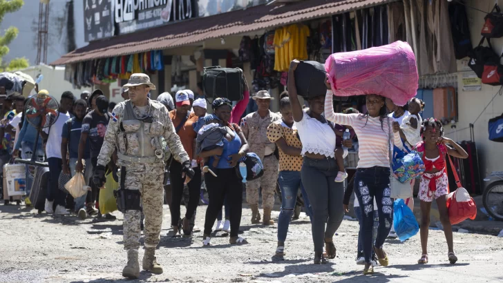 Gobierno usa el conflicto con Haití para desviar la atención, afirma oposición