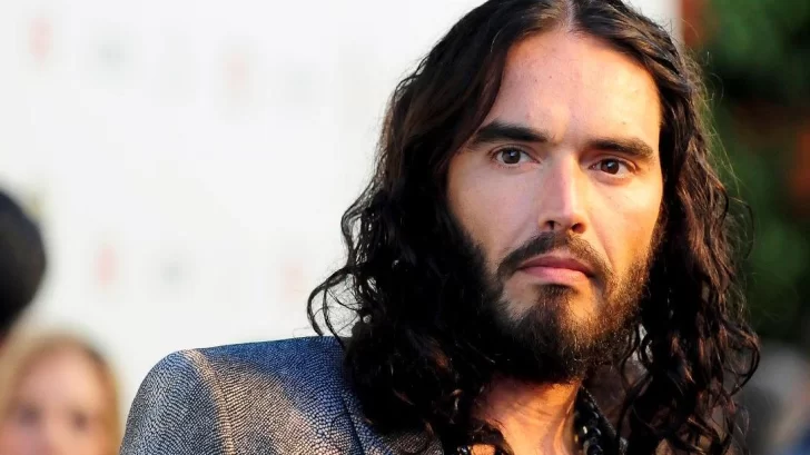 Russell Brand, el controvertido actor y YouTuber británico en el centro de un escándalo por las acusaciones de agresión sexual en su contra