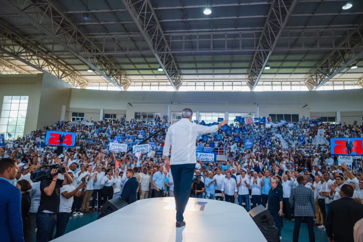 Abinader defiende su obra de Gobierno por segundo día consecutivo
