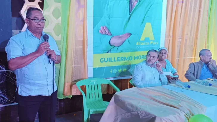 Alianza País proclama candidato a regidor al profesor Juan Francisco Tavárez (El Chino)