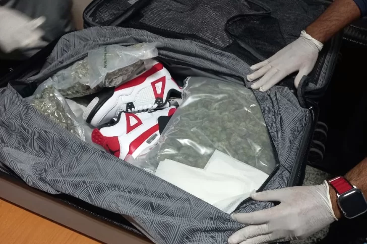 Apresan a una mujer con 45 paquetes de marihuana en el aeropuerto Las Américas