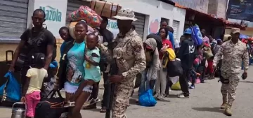 Familias haitianas recogen lo suyo y regresan a su país por Dajabón