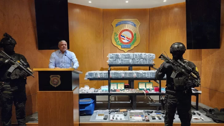 DNCD y MP incautan drogas y armas de fuego durante allanamientos en SPM