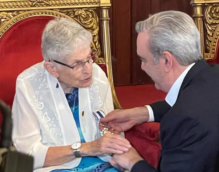 Fallece Joan Tinkess, misionera canadiense recién condecorada por el presidente Abinader