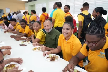 Estudiantes resaltan importancia de la ayuda que reciben del Inabie