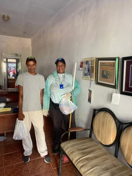 Fundación Nelson Abreu distribuye ayuda solidaria a familias pobres