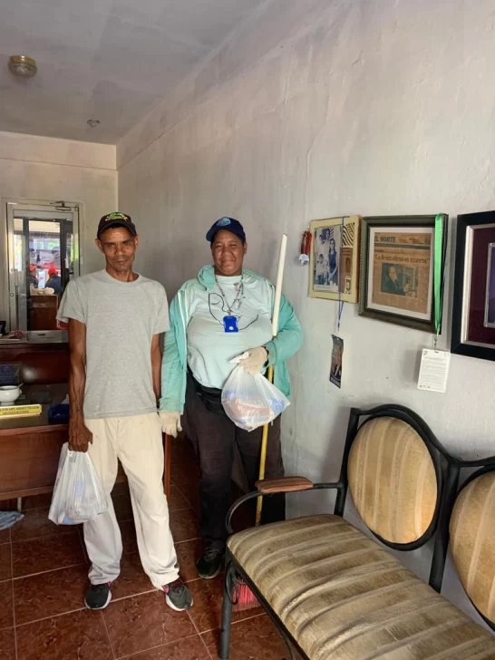 Fundación Nelson Abreu distribuye ayuda solidaria a familias pobres