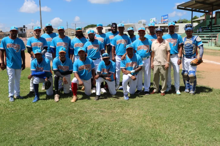 Arroceros y Bravos se enfrentan en apertura del  torneo de béisbol profesional de verano