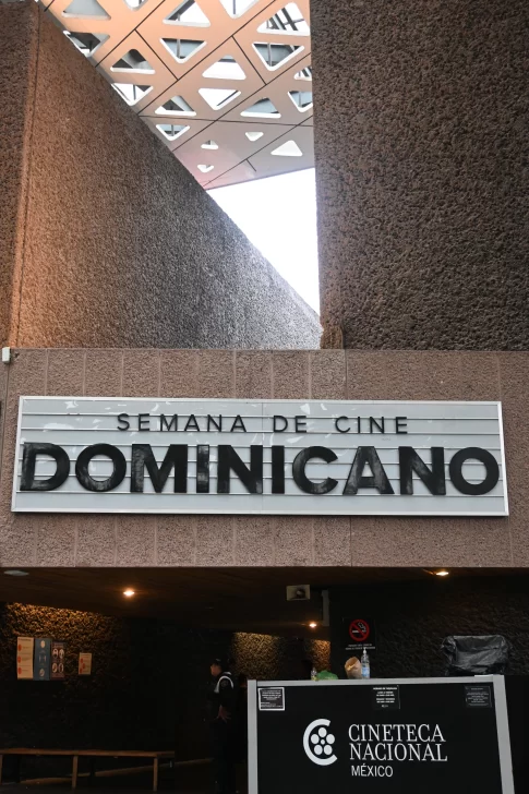 Letrero-de-la-_Semana-de-Cine-Dominicano_-en-Cineteca-Nacional-de-Mexico-485x728