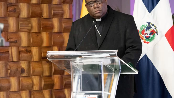 A los corruptos y narcotraficantes no se les debe dar espacio en la política, advierte Obispo Castro Marte