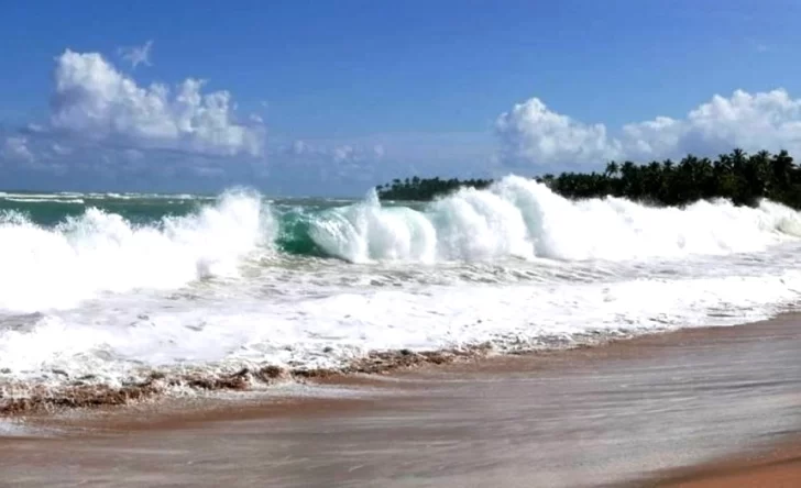 Oleaje peligroso en la costa norte por efectos indirectos del huracán Lee