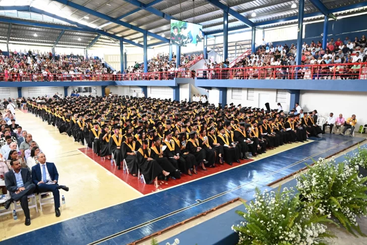 UCNE entrega 552 nuevos profesionales en su 84 graduación ordinaria