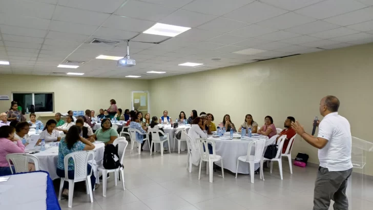 UASD entrena psiquiatras y psicólogos de San Cristóbal que asisten a damnificados por la tragedia