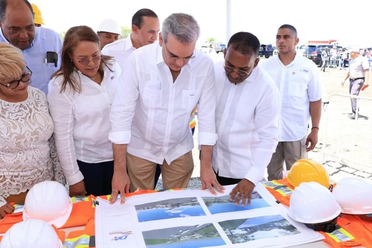 Dan primer picazo para la construcción de aeropuerto en San Juan