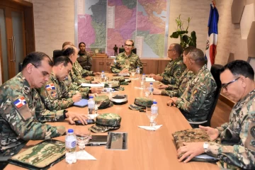 Generalato dominicano pasa revista a la situación de la frontera