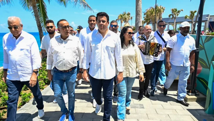 Ministro de Turismo inaugura sendero peatonal en Cabrera