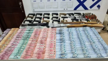 Decomisan armas de fuego, dinero y vehículos en operativos en Santiago y Moca
