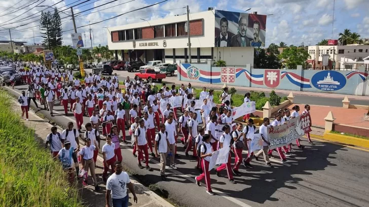 Estudiantes de Fe y Alegría Dominicana marchan por la paz