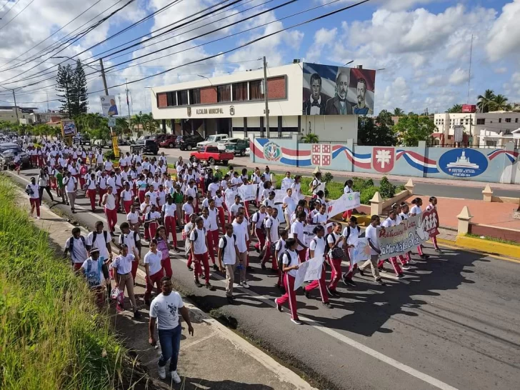 Estudiantes de Fe y Alegría Dominicana marchan por la paz