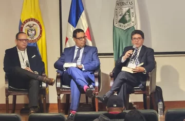 Presentan diccionario constitucional de Namphi Rodríguez en Bogotá