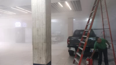 Se incendia uno de los vehículos en exhibición en Bella Vista Mall