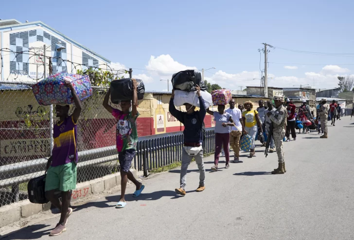 Éxodo de miles de haitianos desde República Dominicana por el conflicto hídrico