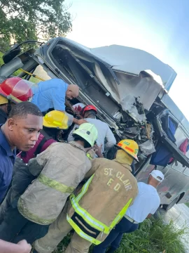 Seis muertos y varios heridos al colisionar dos vehículos en La Altagracia