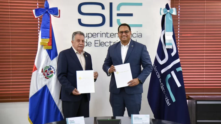 SIE y la Cruz Roja Dominicana acuerdan colaboración económica para San Cristóbal 