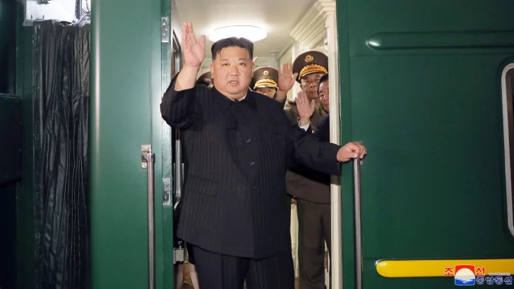 Cómo es el lujoso (y lento) tren blindado en el que el líder de Corea del Norte, Kim Jong-un, viajó a Rusia para su encuentro con Putin