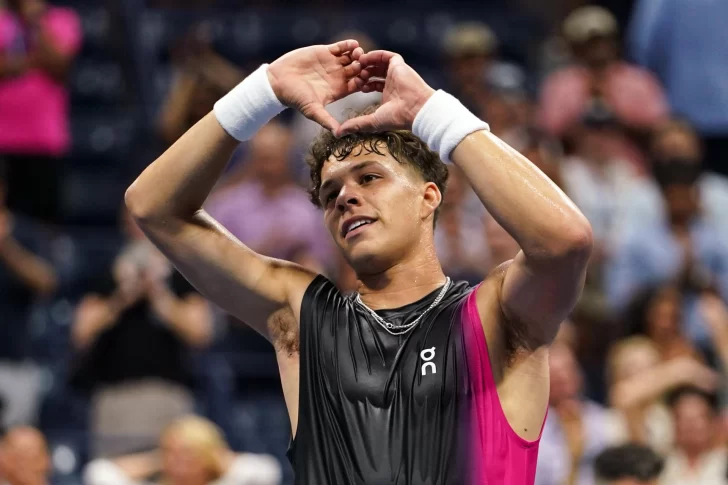 Joven Shelton sorprende al veterano Tiafoe y jugará con Djokovic pase a la final