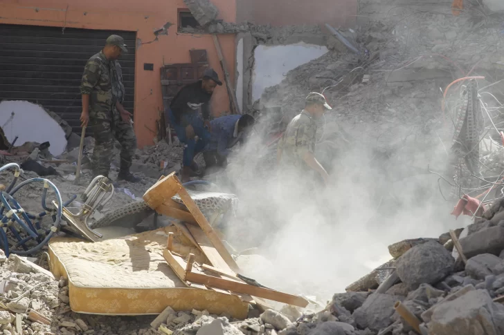 Siguen buscando cadáveres en Marruecos entre escombros y temblores