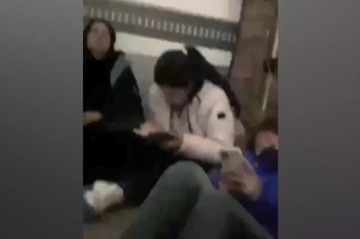 Cómo una llamada desesperada a una periodista de la BBC salvó la vida en Francia de 6 supuestas migrantes atrapadas en un camión refrigerado