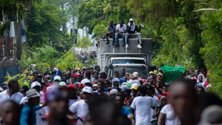 Haitianos piden salida de Henry y protestan por las medidas dominicanas