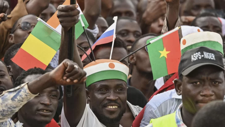 Malí, Níger y Burkina Faso establecen alianza de defensa