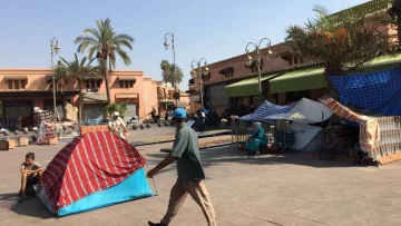En Marrakech, muchas familias siguen durmiendo a la intemperie
