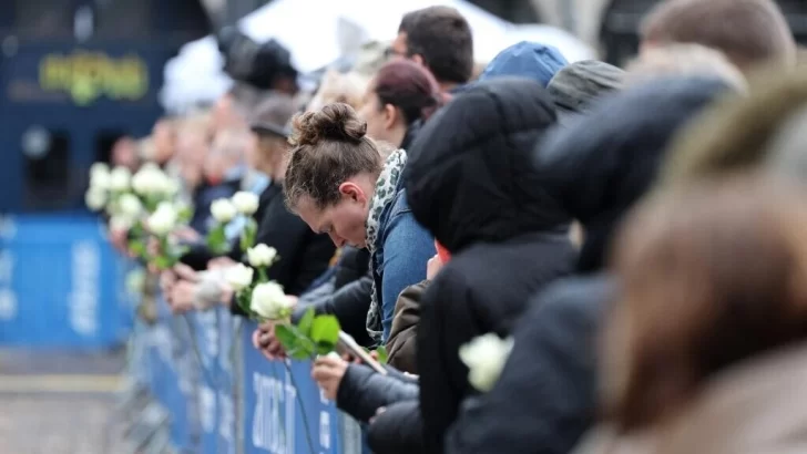Funeral de Dominique Bernard: la diáspora del Cáucaso bajo especial vigilancia