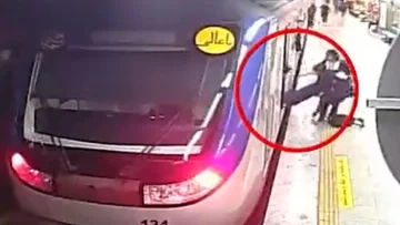 Acusan a la policía de la moral de Irán de dejar en coma a una adolescente tras golpearla por no usar hiyab | Acento
