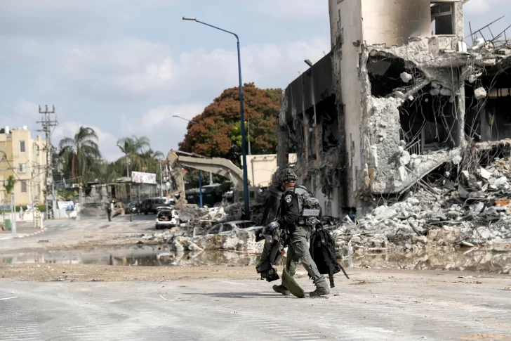 Francia anuncia diez ciudadanos muertos y 18 desaparecidos en los ataques de Hamás