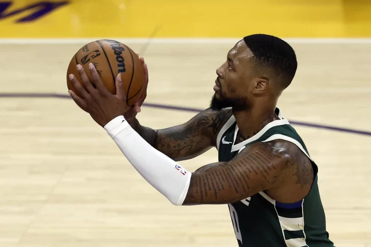 Lillard rescata a los Bucks, Edwards impulsa a los líderes Wolves