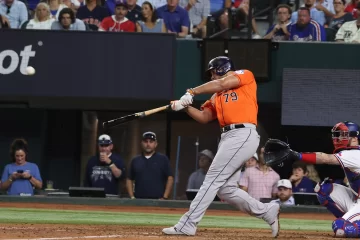 Los Astros igualan la serie con los Rangers