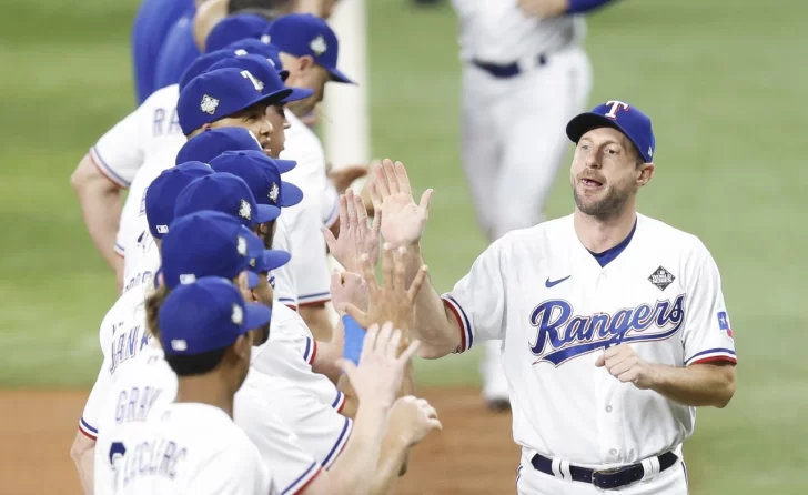 Experiencia de Scherzer frente al talento del novato Pfaadt en la Serie Mundial