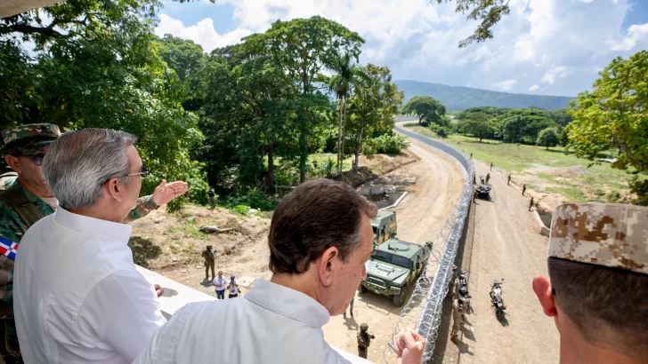 Escarbando: Abinader inaugura primer tramo del muro fronterizo y reitera reforzar la seguridad territorial