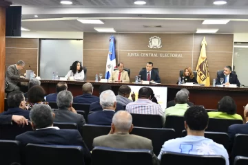 Dos mil millones de pesos entrega la JCE a los cuatro principales partidos dominicanos
