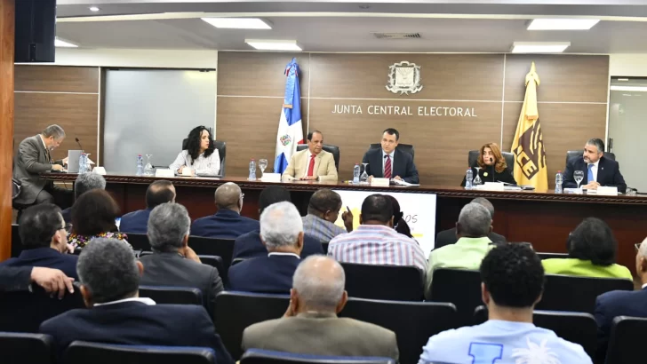 La JCE espera que este mes empiecen a llegar equipos para elecciones de 2024