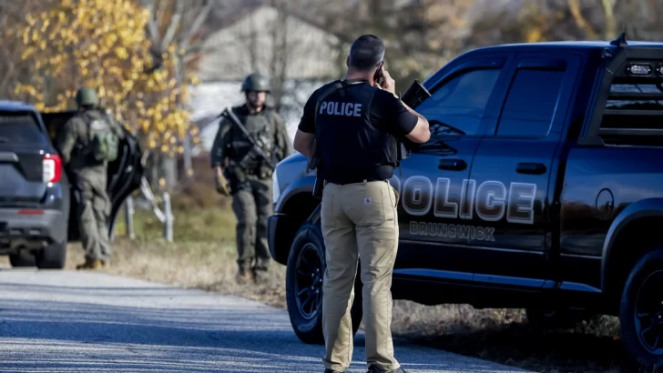 El cuerpo del sospechoso de los tiroteos de Maine fue encontrado en un camión de reciclaje