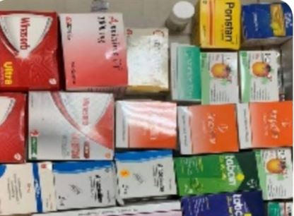 Autoridades decomisan alcohol adulterado, medicamentos vencidos y cigarrillos en La Romana