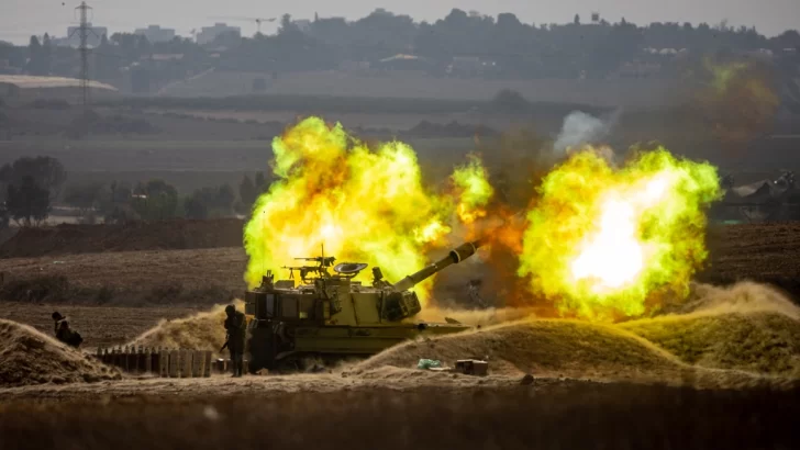 Continúa intercambio de fuego con bombardeos a Gaza y cohetes contra ciudades israelíes