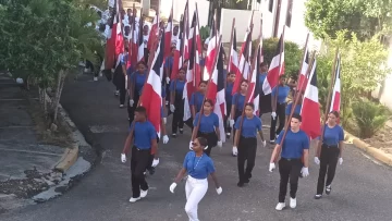 Foto-4-Las-abanderadas-en-el-desfile-patriotico.-728x410