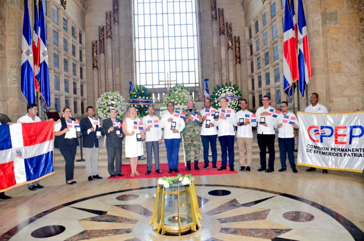 Efemérides Patrias y Defensa tributan homenaje al héroe restaurador Santiago Rodríguez