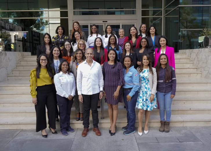 AES Dominicana entre las mejores empresas para el desarrollo laboral de la mujer